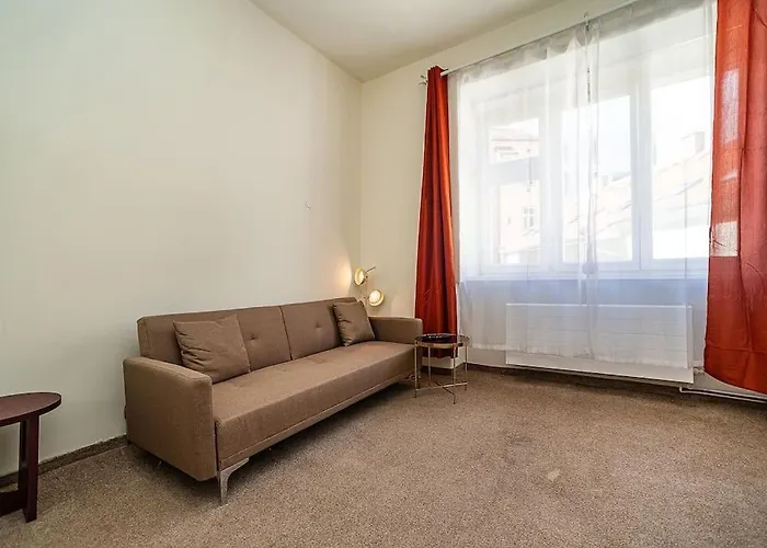 Modern, Bright Studio In A Great Location