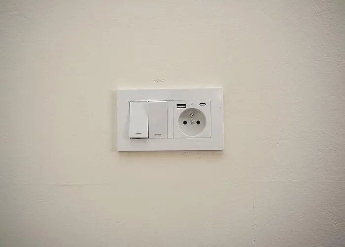 Modern, Bright Studio In A Great Location